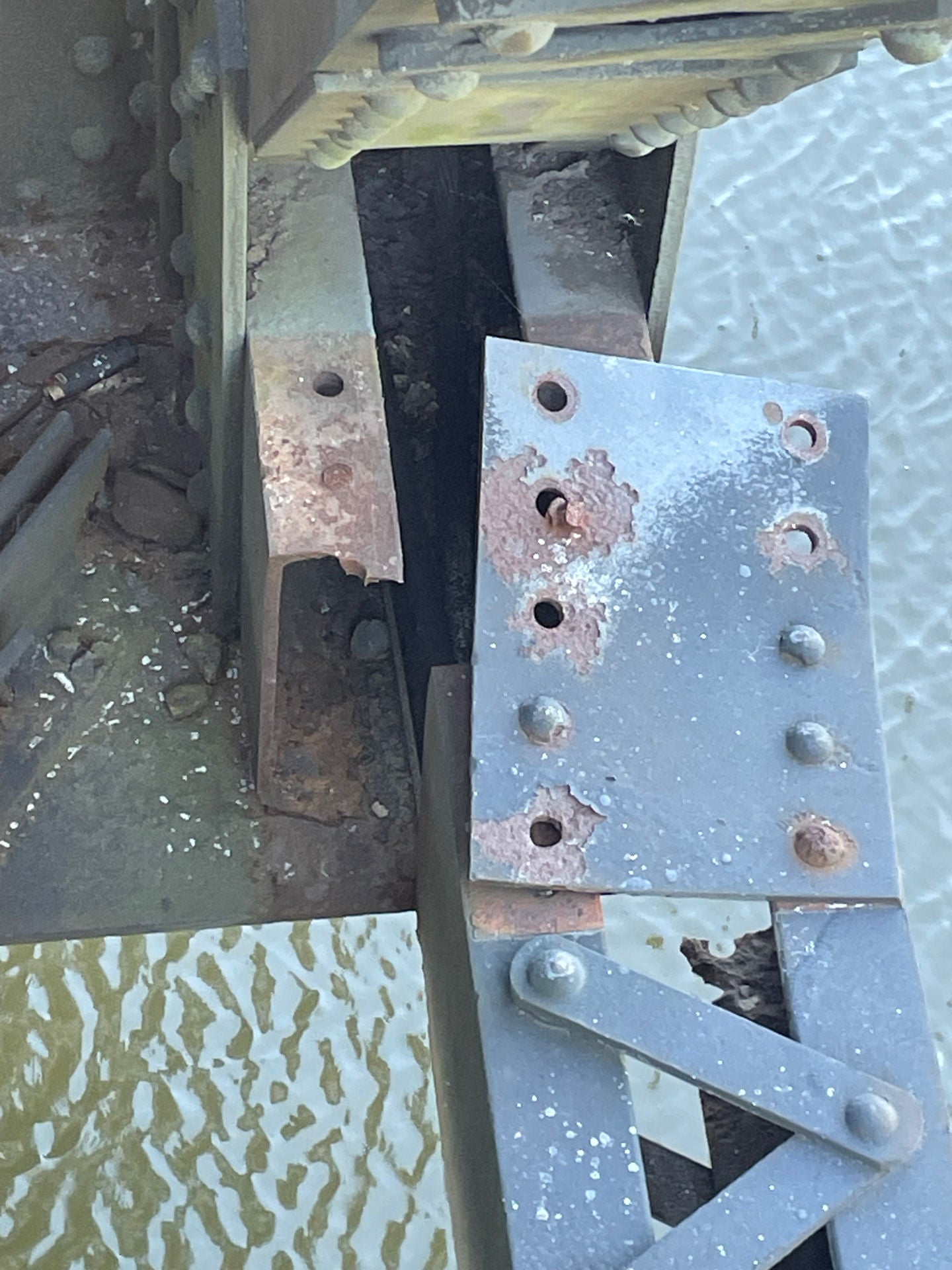 Failed bottom cord before being repaired