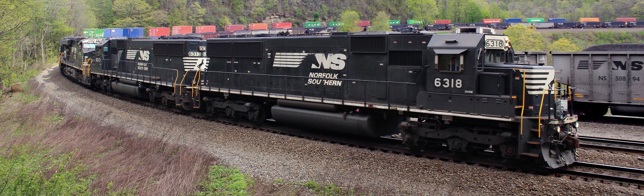 3 ns engines and double stack Intermodal cars