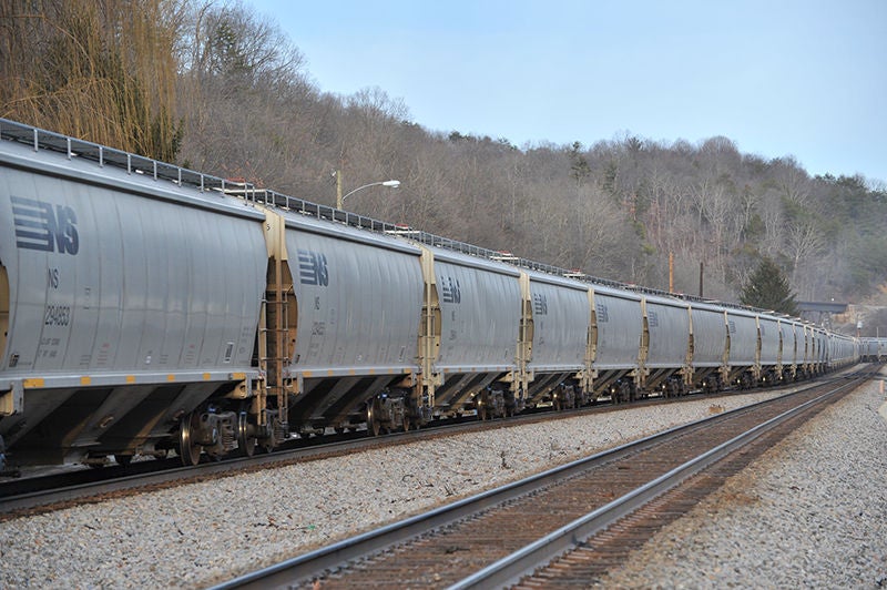 Grain Train Covered Hopper CarsDSC_8760 (1) 800px.jpg