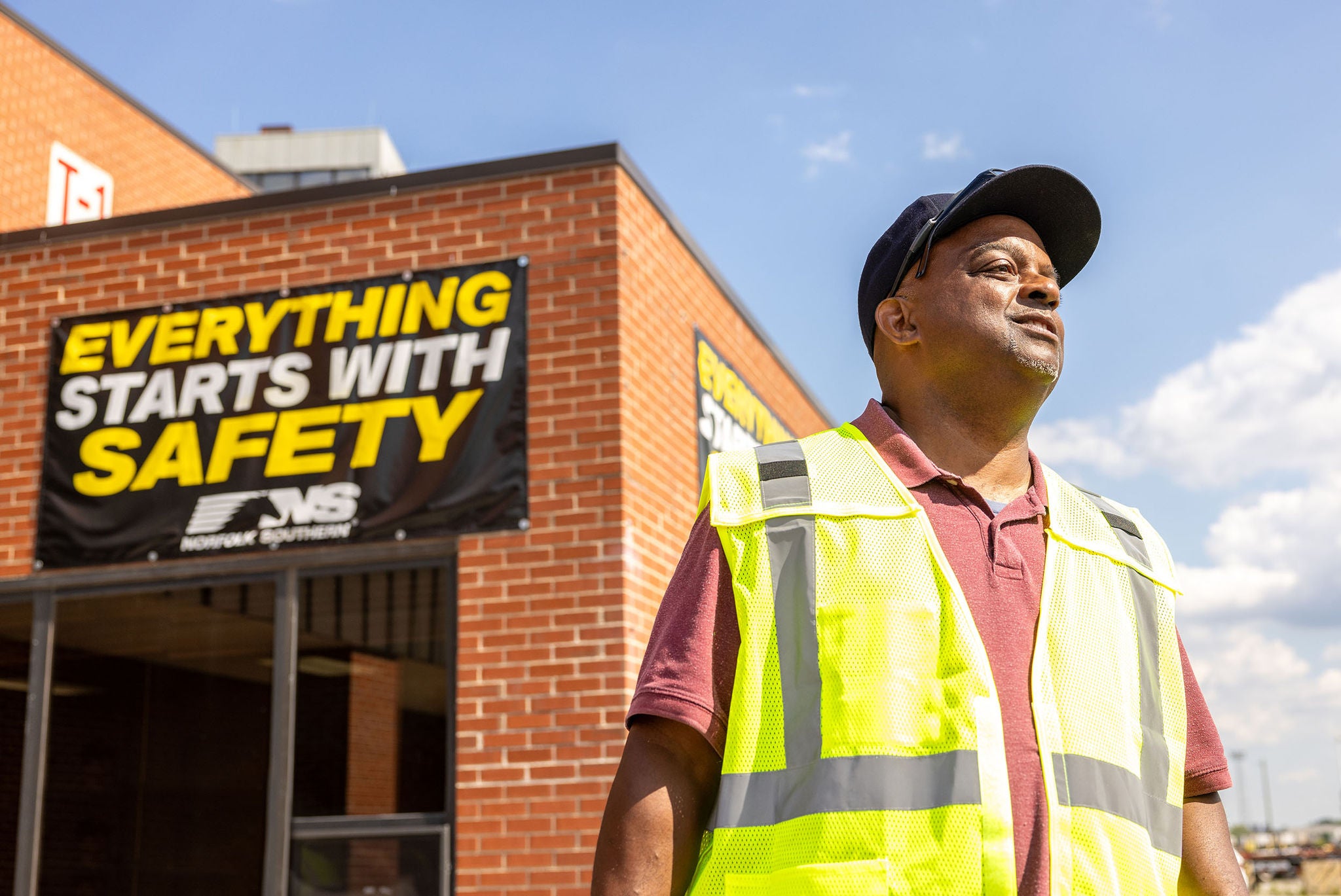 Norfolk Southern employee practicing safety in rail shipping