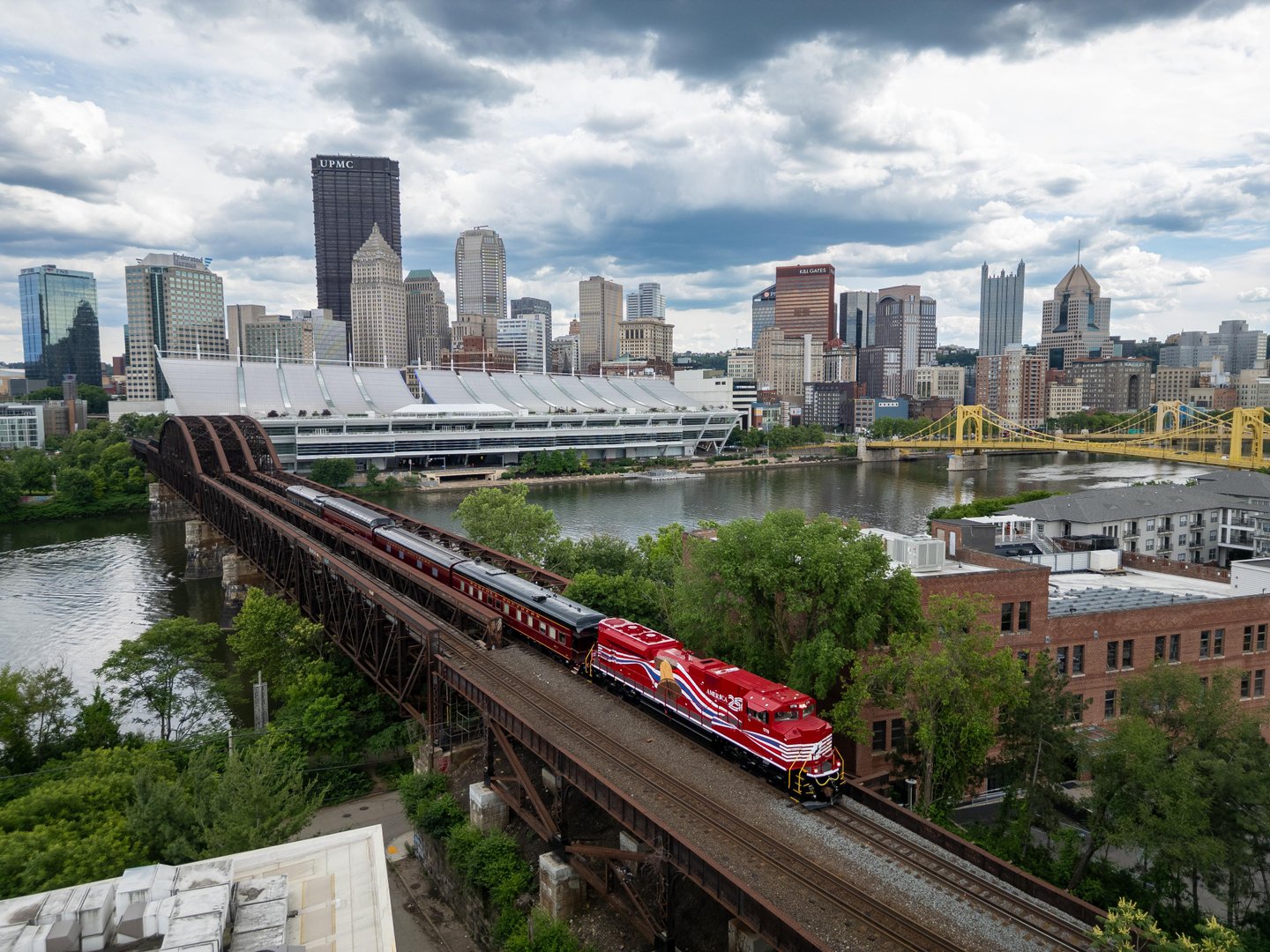 Best places to safely catch NS trains in action in Pennsylvania