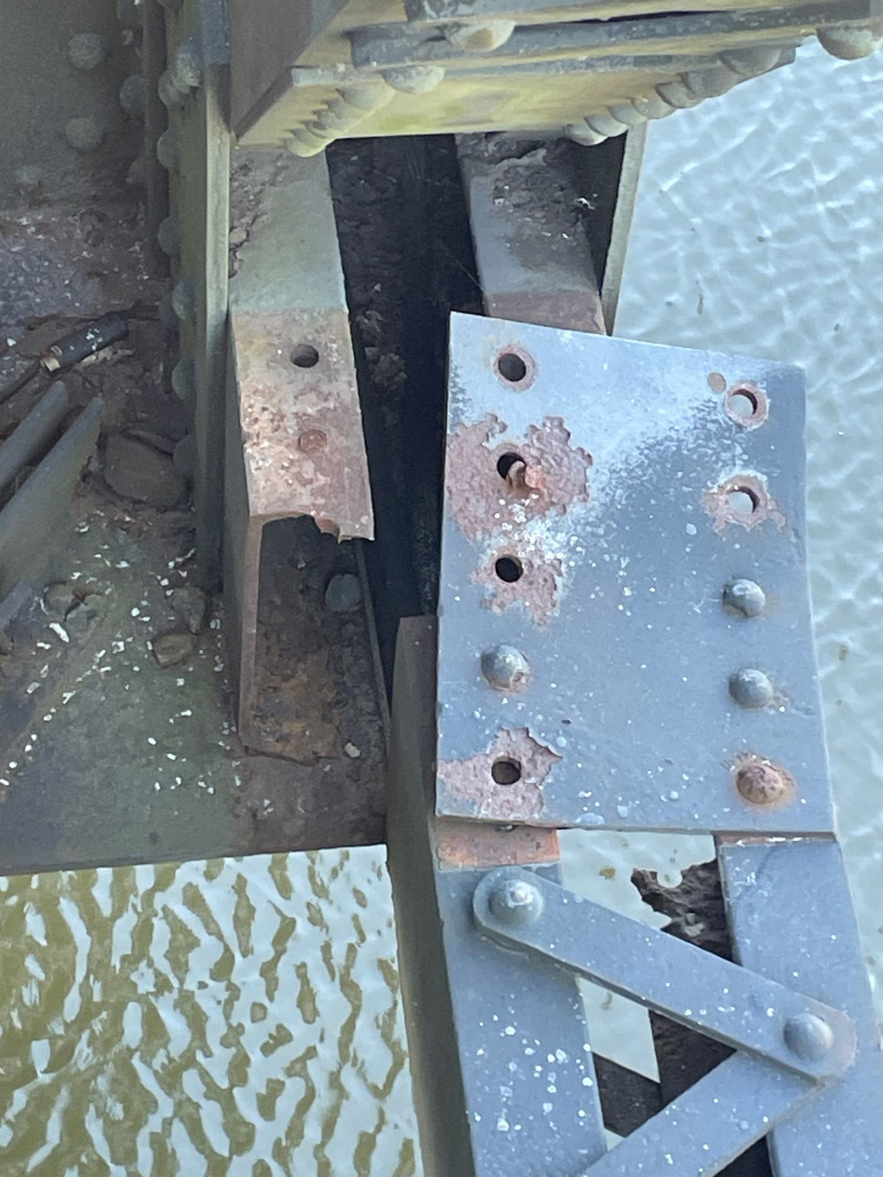 Failed bottom cord before being repaired