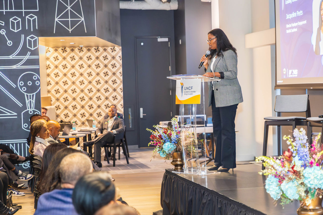 Jackie Peets speaking to audience