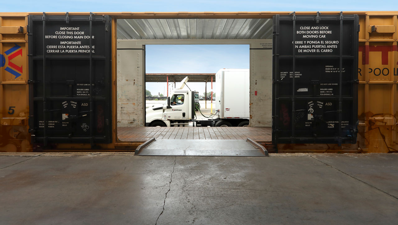 TFT at Atlanta East Point - Forklift Operator is James Truelove- Savage Services,Kerric Jackson-Savage Services is the gentleman standing at the rear.  Robert Kolpak-NS was driving the truck. Juliet Johnson and Matt McClung also present.