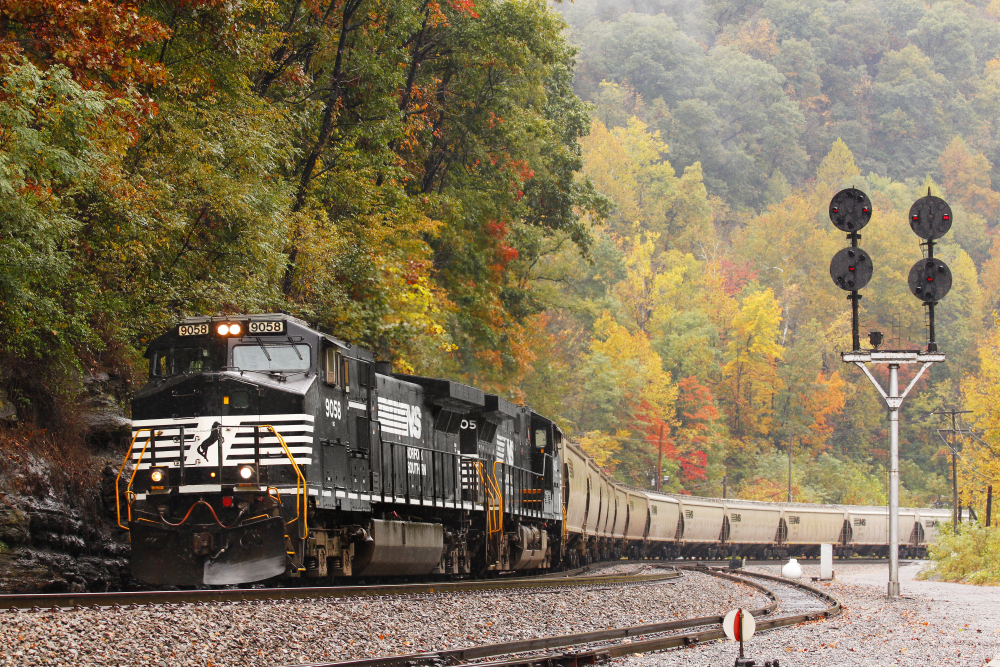 NS grain train - Keystone, WV