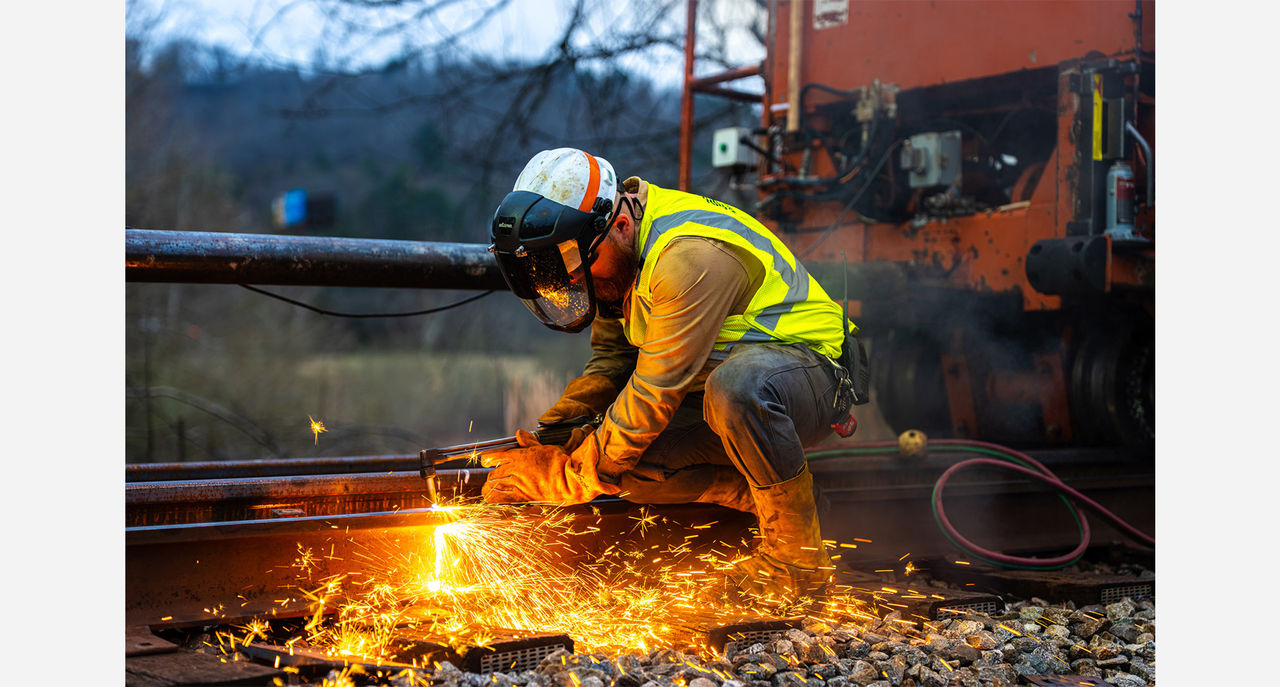 R3 Dual Rail Gang at work