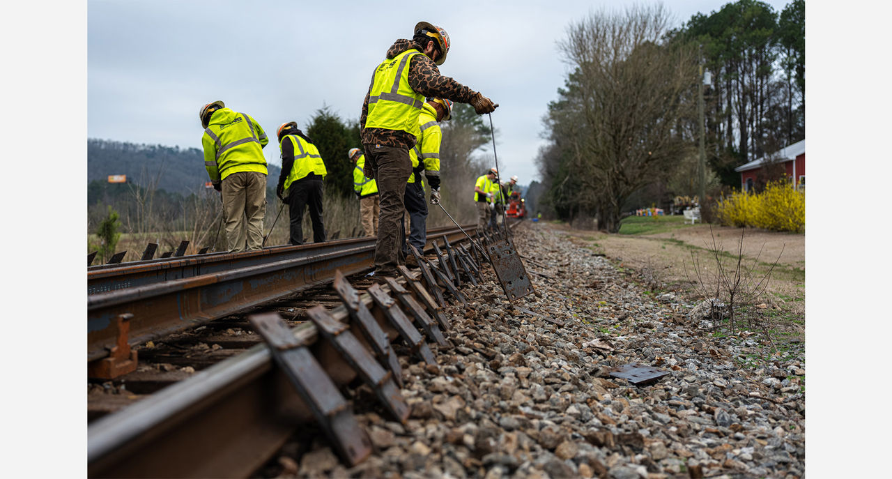 R3 Dual Rail Gang at work