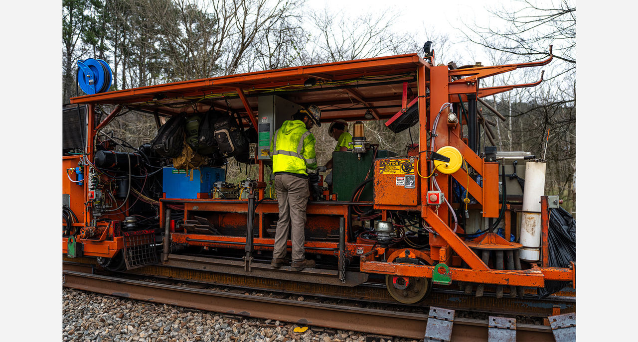 R3 Dual Rail Gang at work