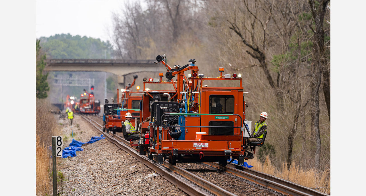 R3 Dual Rail Gang at work