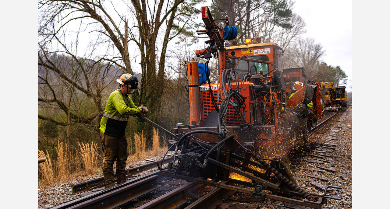 R3 Dual Rail Gang at work