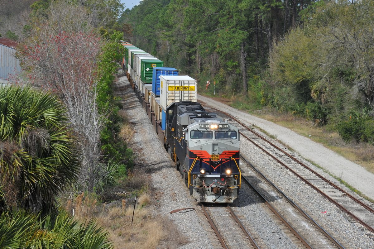 train pulling intermodal freight containers