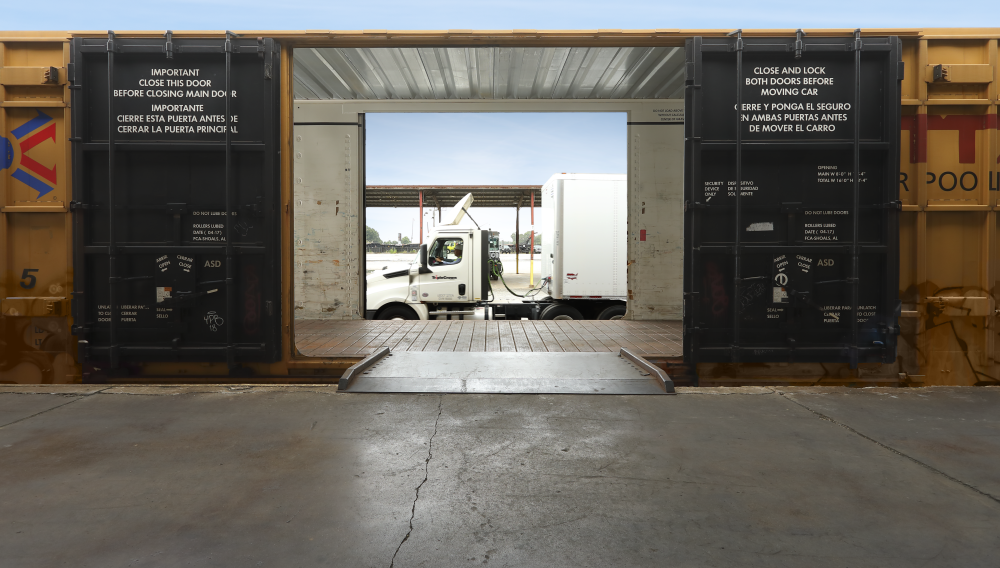 TFT at Atlanta East Point - Forklift Operator is James Truelove- Savage Services,Kerric Jackson-Savage Services is the gentleman standing at the rear.  Robert Kolpak-NS was driving the truck. Juliet Johnson and Matt McClung also present.